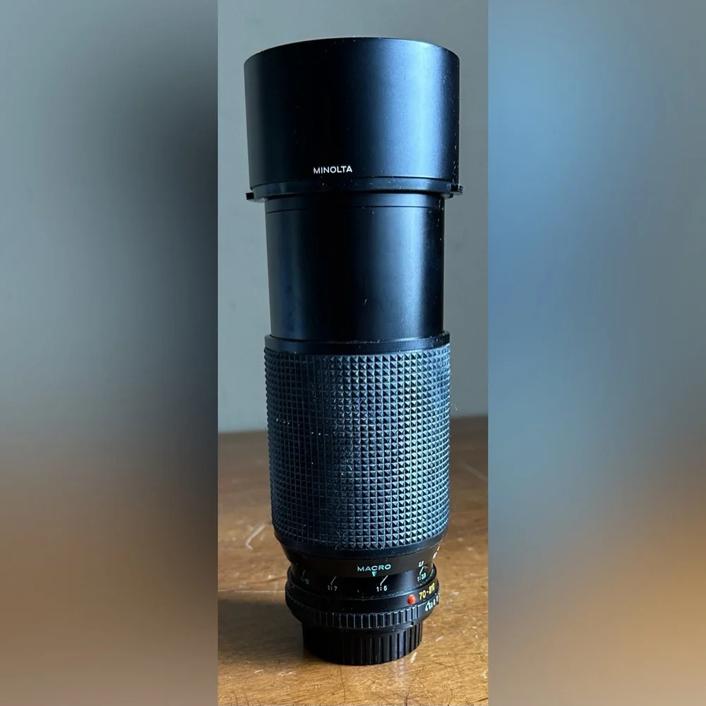 Black Camera Lens Minolta MD Zoom 70-210mm 1:4 Telephoto Lens w/ SunShade Hood
